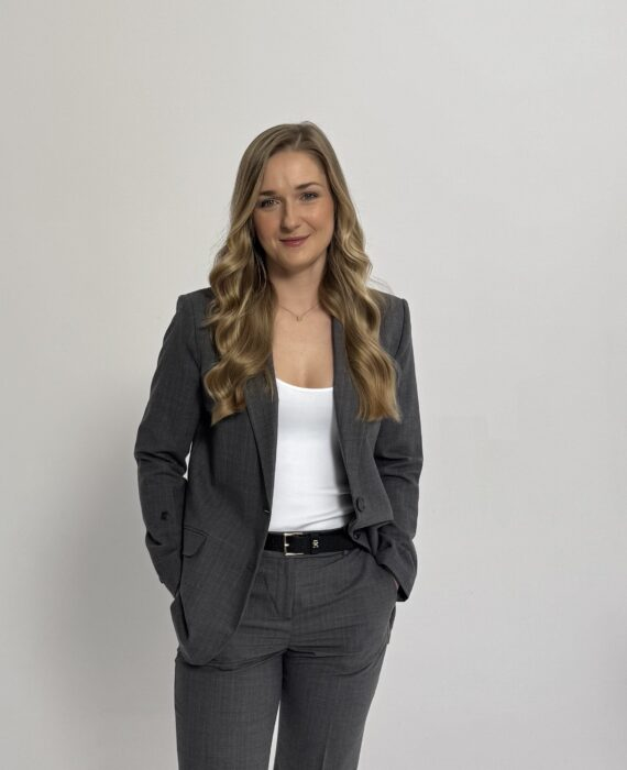 dr. Amanda Przybylska-Kruszewska